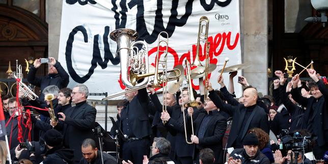 En grève, l'Opéra de Paris organise un concert sur son parvis