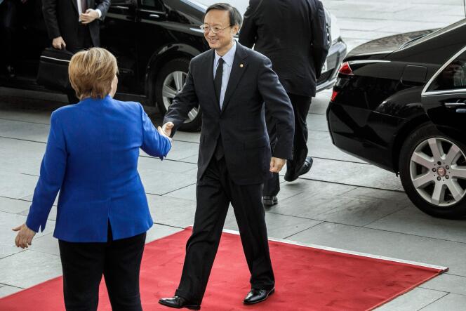 La chancelière allemande, Angela Merkel, accueille un représentant du bureau politique chinois, Yang Jiechi, le 19 janvier, à Berlin.