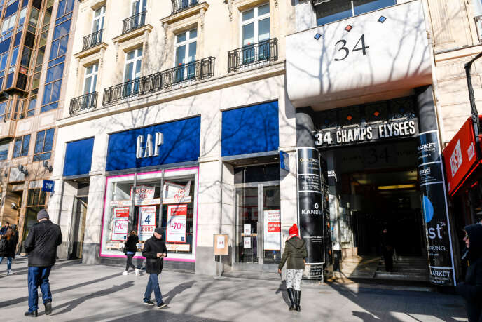 Le magasin Gap de l’avenue des Champs-Elysées, à Paris, mardi 21 janvier.