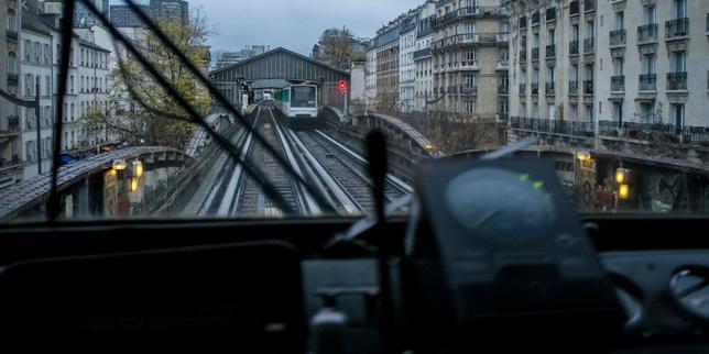 Dans le métro, l'humour rame un peu