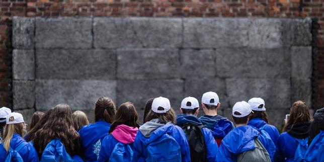 Israël : pour les lycéens, la visite d'Auschwitz, délicat rite de passage à l'âge adulte