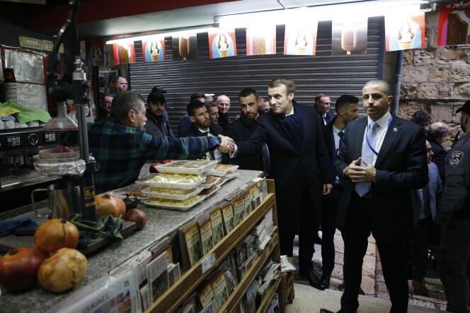 Emmanuel Macron dans la vieille ville de Jérusalem, le 22 janvier.