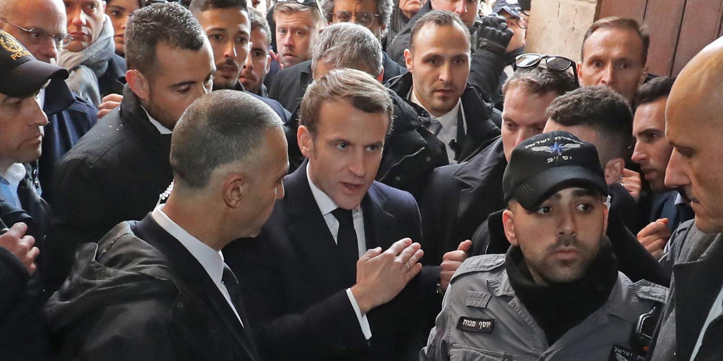 « Mêmes lieux, même ton supérieur, même emportement calculé » : l’éclat de voix de Macron à Jérusalem vu par la presse