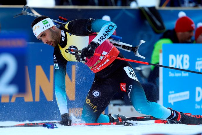 A la sortie du pas de tir, sur le premier tir debout, Martin Fourcade s’est retrouvé à genoux après avoir glissé sur une plaque de glace.