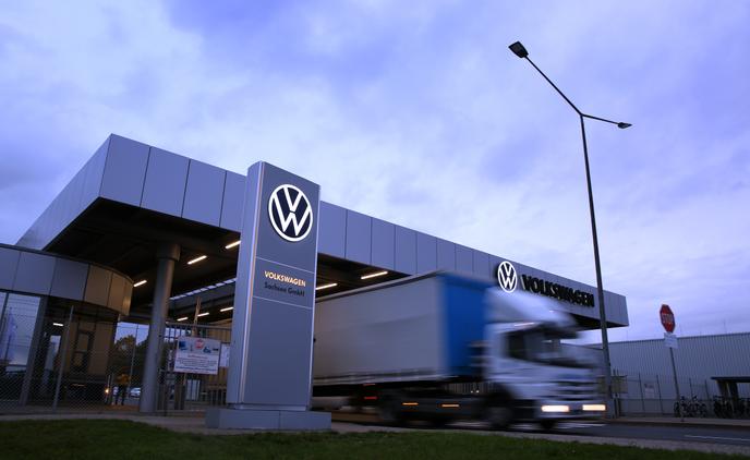 À la sortie d’une usine Volkswagen, à Zwickau (Saxe), dans l’est de l’Allemagne, en novembre 2019.