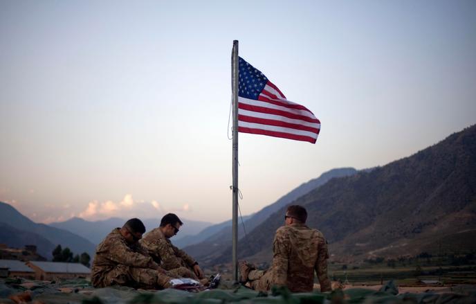 Les talibans affirment, en outre, être attachés à l’accord signé le 29 février à Doha avec Washington, qui prévoit notamment qu’ils cessent d’attaquer les troupes étrangères en échange d’un retrait graduel de celles-ci d’Afghanistan avant le printemps 2021.