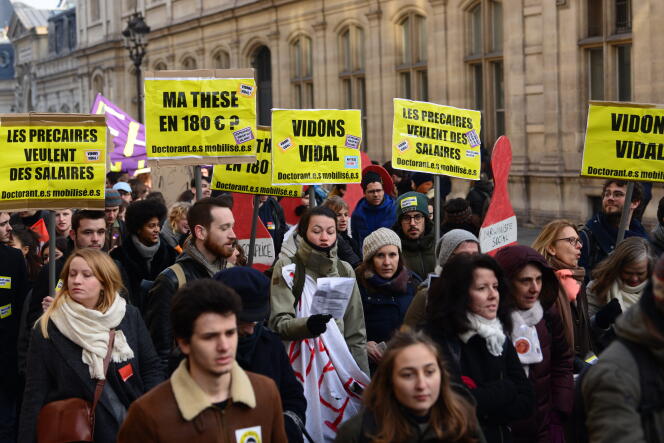 Des étudiants et des personnels de l’éducation nationale rassemblés à la Gaîté-Lyrique, à Paris, rejoignent le cortège place de la République pour le départ de la manifestation contre la réforme des retraites.