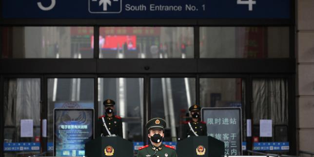 Rues désertes et hôpitaux bondés : face au coronavirus, la Chine lutte contre l'épidémie