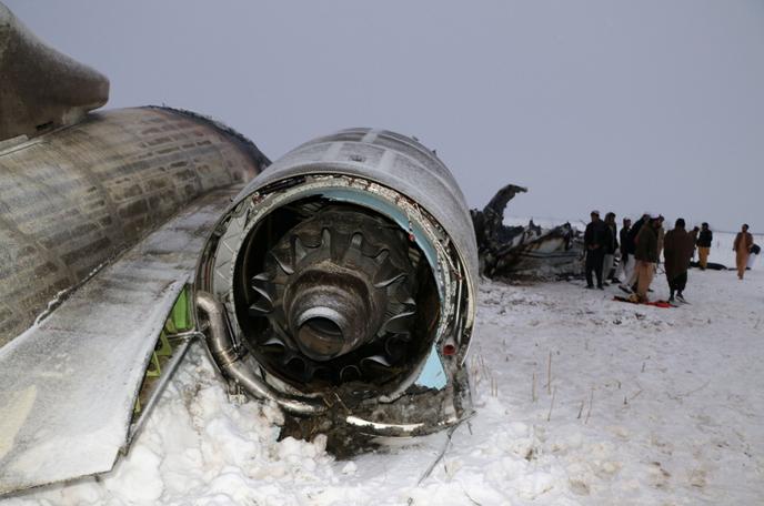 Sur le site du crash à l’est de Ghazni, en Afghanistan, le 27 janvier.