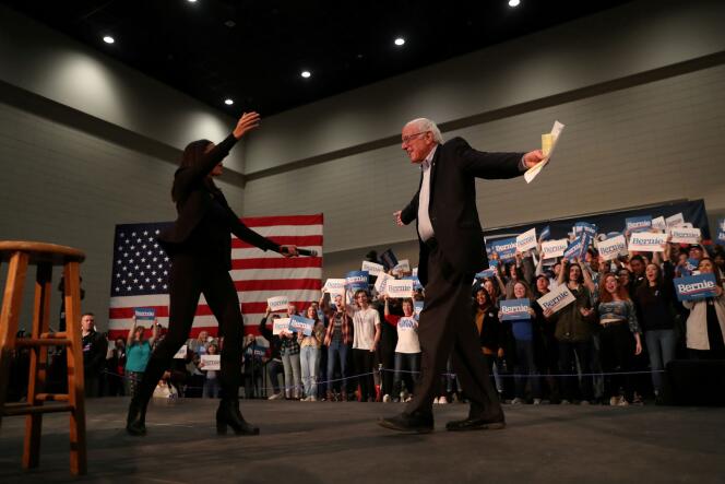 Alexandria Ocasio-Cortez et Bernie Sanders, dans l’Iowa, le 26 janvier.
