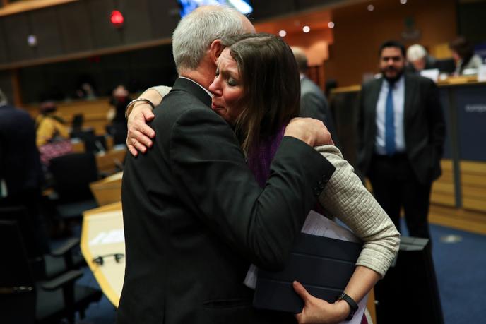 La députée écossaise Aileen McLeod et son collègue anglais, le travailliste Richard Corbett, le 23 janvier 2020 à Bruxelles.