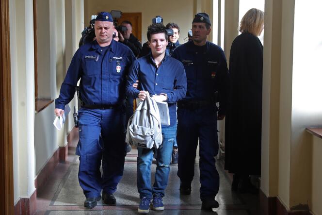 Le hacker Rui Pinto à son arrivée au tribunal de Budapest, le 5 mars 2019.