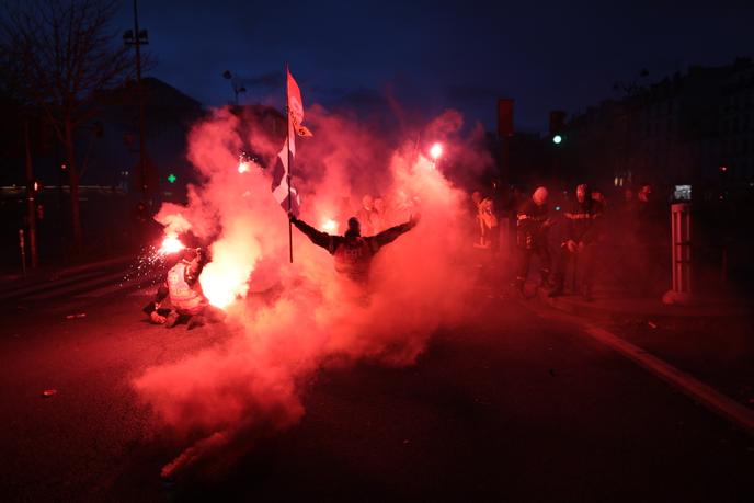 Lors de la manifestation des pompiers à Paris, le 28 janvier 2020.