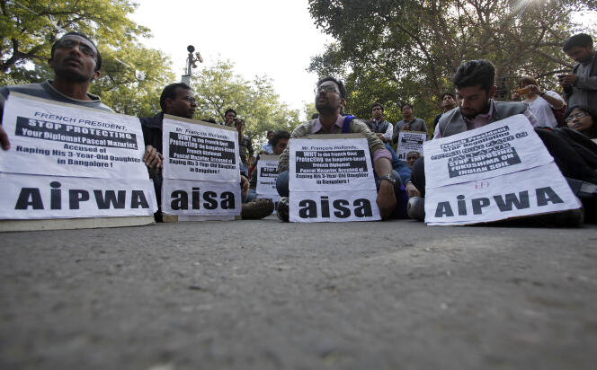 Des manifestants protestent à New Delhi contre le projet du gouvernement français de construire une centrale nucléaire à Jaitapur, dans l’Etat indien du Maharashtra (Ouest), en février 2013.