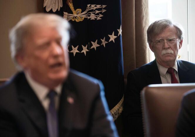 Donald Trump et son ancien conseiller à la sécurité nationale, John Bolton, à la Maison Blanche à Washington, en avril 2018.