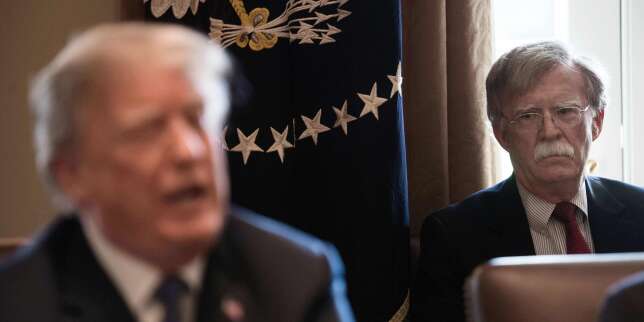 Impeachment : la défense de Donald Trump bute sur John Bolton