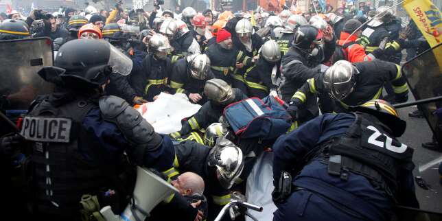 Les pompiers manifestent à Paris dans une ambiance tendue