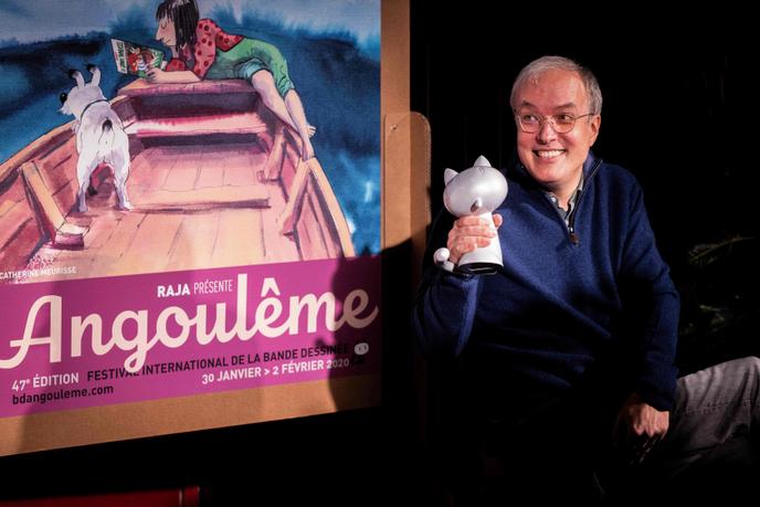 Emmanuel Guibert reçoit le Grand Prix d’Angoulême, lors de la 47e édition du Festival international de la bande dessinée, le 29 janvier.