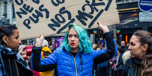 Le mouvement Collages féminicides se déchire sur la question trans