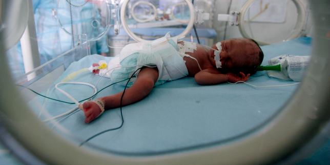 « Il n'y a pas assez de lits » : en Algérie, les maternités débordées
