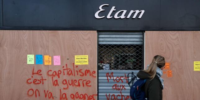 Avec les grèves, les commerces parisiens font grise mine