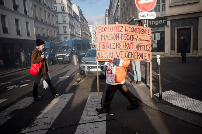 Un manifestant à Paris, le 29 janvier.
