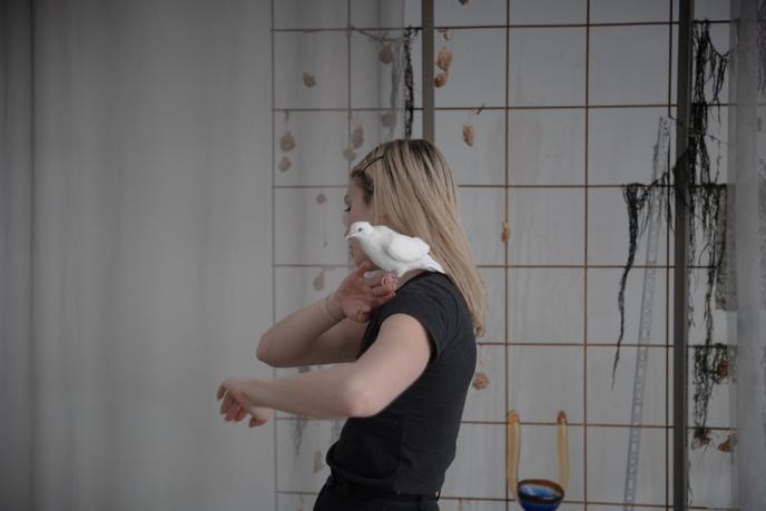 Extrait de la vidéo de Laure Prouvost, 2020.