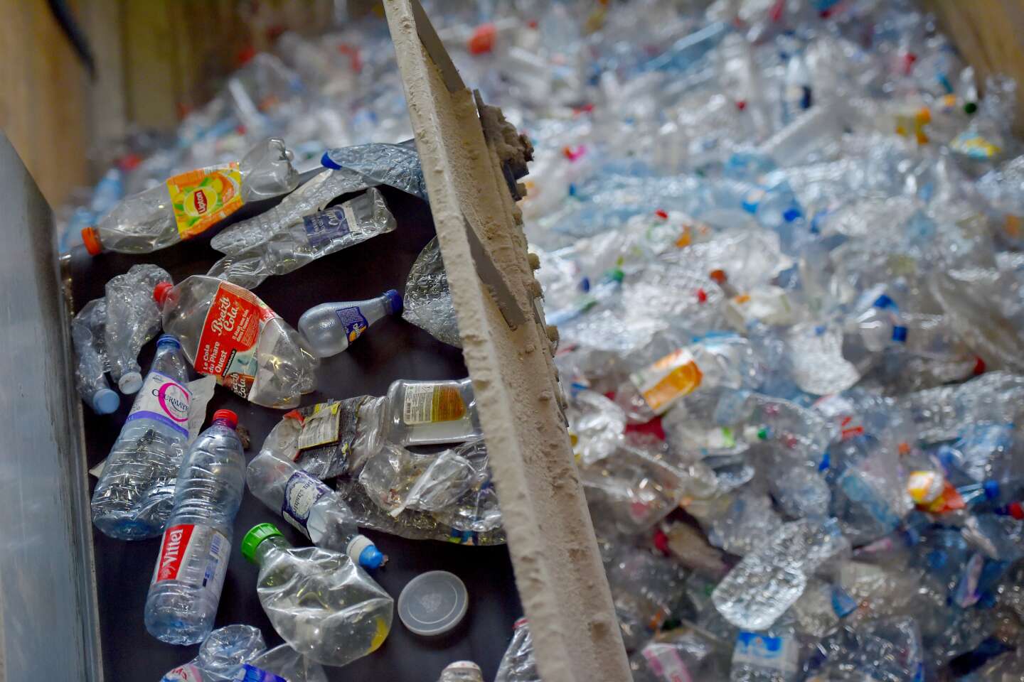 Actualités - La distribution gratuite de bouteilles en plastique interdite  en entreprise