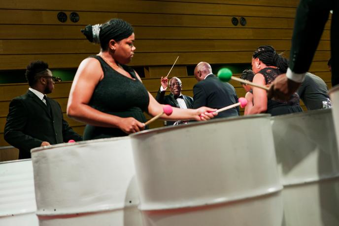 Au concert du Renegades Steel Orchestra dans la Grande Halle de la Cité des congrès, à Nantes, le 30 janvier 2020.