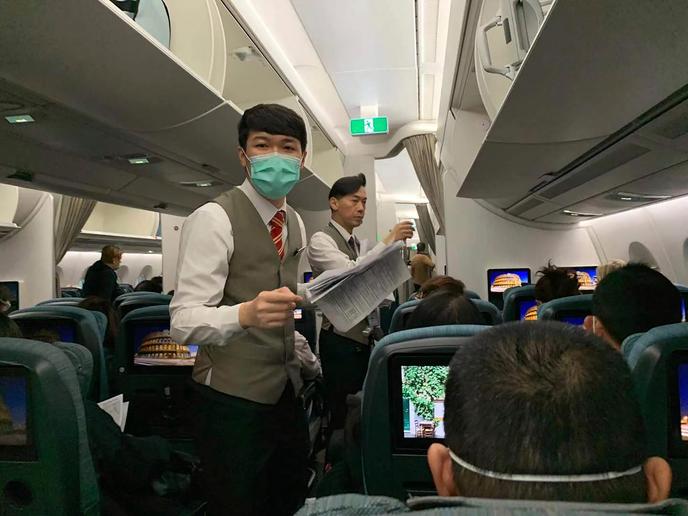 Coronavirus En Difficulte Financiere Cathay Pacific Demande A