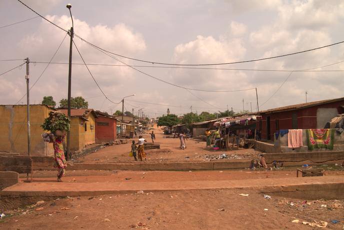 Une rue de Daola, troisième ville de Côte d’Ivoire où vit Kalifa, en janvier.