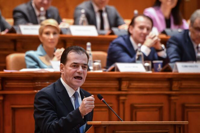 Le premier ministre roumain Ludovic Orban lors du vote de la mention de censure  contre son gouvernement au Parlement, à Bucarest le mercredi 5 février.
