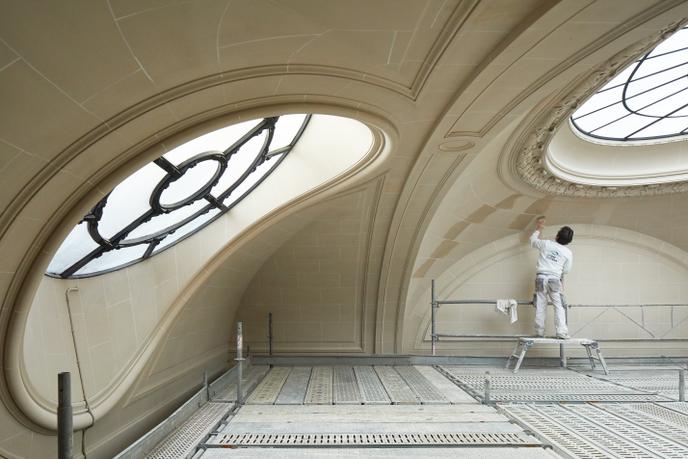 Le plafond de l’escalier Luynes, en cours de restauration au musée Carnavalet - Histoire de Paris.