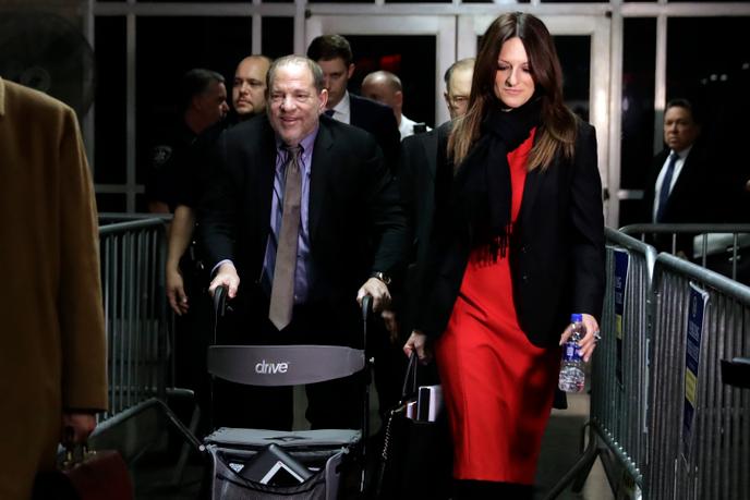 S’il était acquitté à New York ou si le procès était annulé, M. Weinstein aurait à répondre d’autres inculpations pour deux agressions sexuelles à Los Angeles, annoncées début janvier.