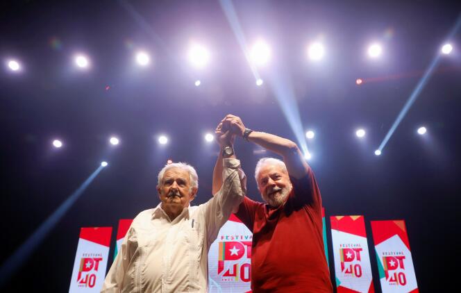 Les anciens présidents uruguayen Jose Mujica et brésilien Luiz Inacio Lula da Silva, lors du 40e anniversaire du Parti des travailleurs, le 8 février à Rio de Janeiro.