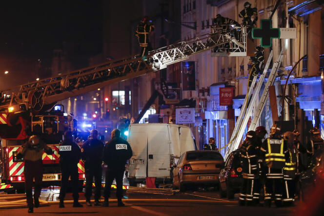 Devant l’immeuble incendié lors de la nuit du 9 février 2019, route de Vienne, à Lyon.