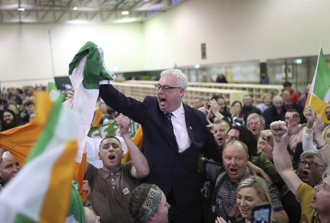 Thomas Gould, du Sinn Fein, est élu à Cork North Central, suite aux élections générales irlandaises, à Cork, le 9 février.