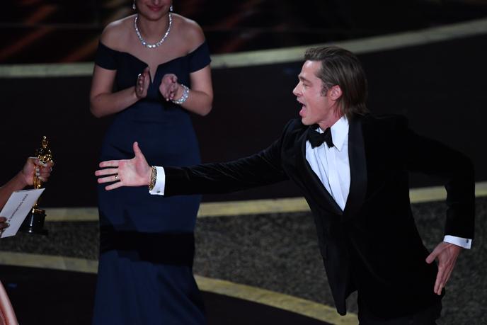 Pour Brad Pitt, câest la consécration : il reçoit son premier Oscar, celui du meilleur second rôle masculin, pour « Once upon a Time... in Hollywood ».