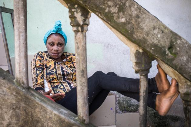 Douala, mai 2019. Morgane est surnommée « la reine mère ». Proche amie de Rodrigue et partenaire dans le travail, elle était son contact de référence pendant son périple au Maghreb.