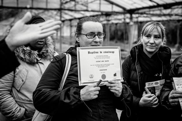 Stéphanie, inscrite dans un cursus d’apprentissage du code de la route, vient de faire son premier trajet en covoiturage. Si le permis reste nécessaire, la plateforme de mobilité veut aussi proposer aux stagiaires des alternatives à la voiture individuelle.