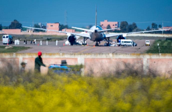 Một chiếc máy bay của Royal Air Maroc hồi hương công dân Ma-rốc từ tỉnh Vũ Hán của Trung Quốc đến sân bay Benslimane vào ngày 2 tháng 2 năm 2020.