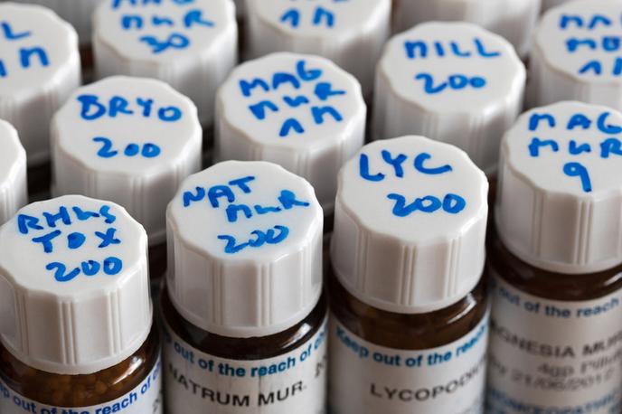 « L’homéopathie : médecine douce ou imposture ? », documentaire réalisé par Karlo Malmedie.