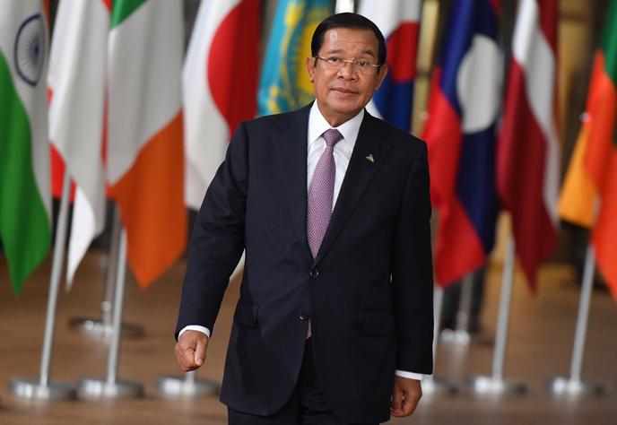 Le premier ministre du Cambodge, Hun Sen, arrive à un sommet, à Bruxelles, entre des pays d’Asie et d’Europe, le 18 octobre 2018.