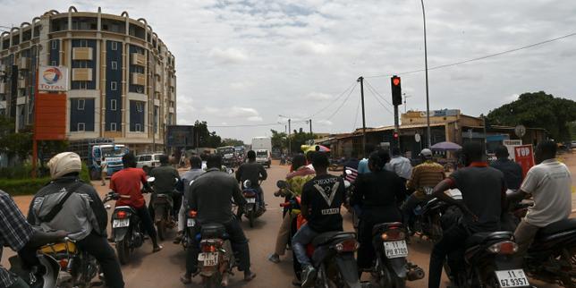 A Ouaga, l'homme qui dompte les voitures