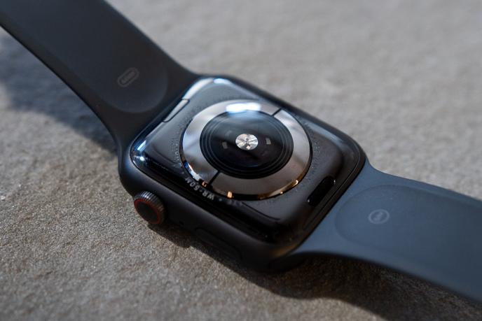Extérieurement, l’Apple Watch Series 5 semble identique à la Series 4.