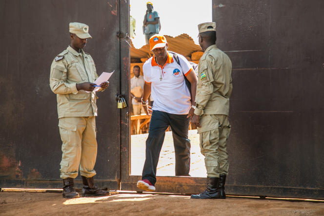 Le chanteur Kizito Mihigo à sa sortie de la prison de Nyarugenge, au Rwanda, le 15 septembre 2018.