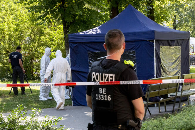 La police scientifique allemande sur la scène du crime de Zelimkhan Khangochvili à Berlin, le 23 août 2019.