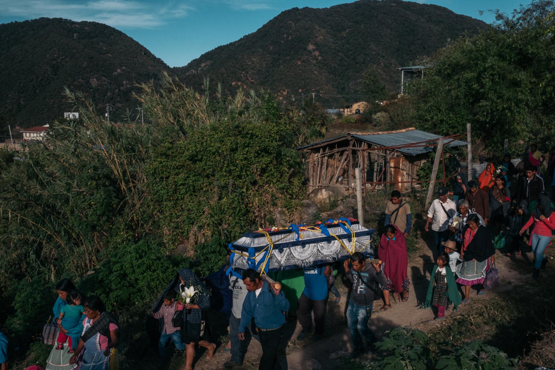 Les funérailles des musiciens massacrés par un cartel local, dans la région de Gerrero.