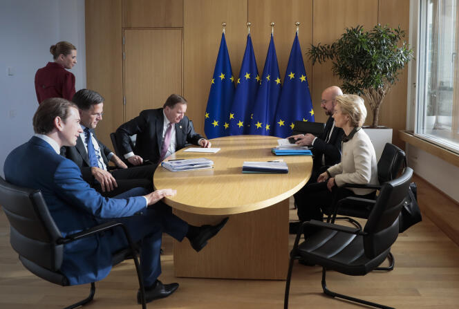 Ursula Van der Leyen, aux côtés du chancelier autrichien, et des premiers ministres néerlandais, suédois et danois, à Bruxelles, le 20 février.