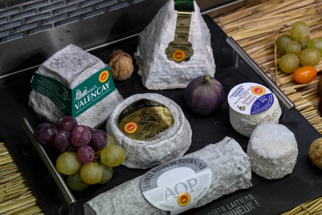 Des fromages bénéficiant de l’appellation d’origine protégée (AOP) sont présentés durant la foire de l’AOP, à Paris, le 18 octobre 2019.